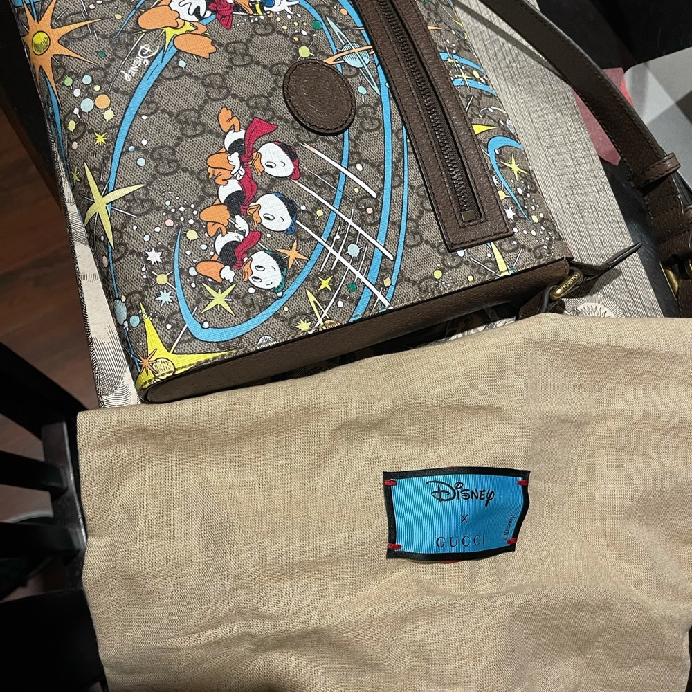 Looney tunes Gucci crossbody. - Picture 2 of 3